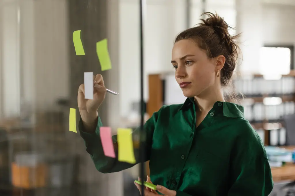 Young Woman Taking Notes Office 91437302