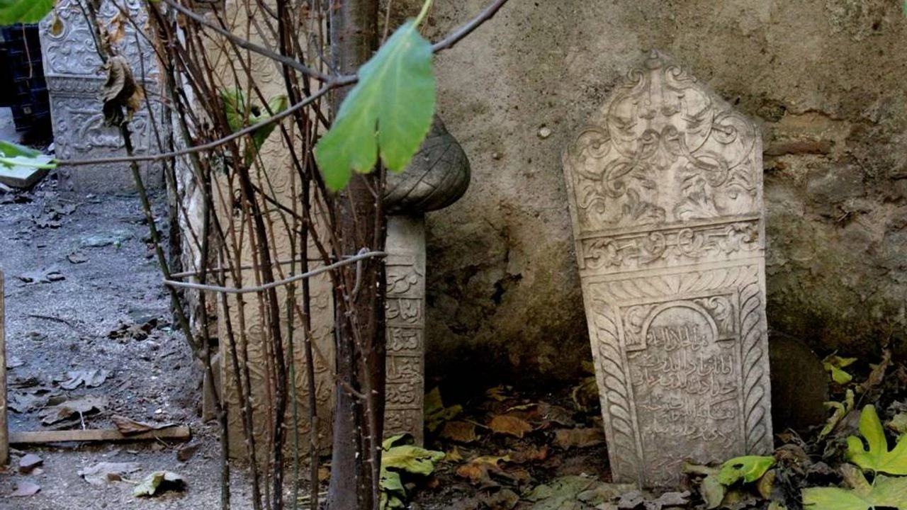Iplikçi Ismail Dede Türbesi