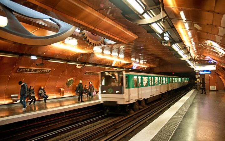 Rts Et Métiers Metro Istasyonu2