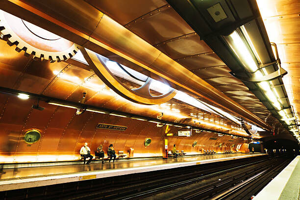 Rts Et Métiers Metro Istasyonu3