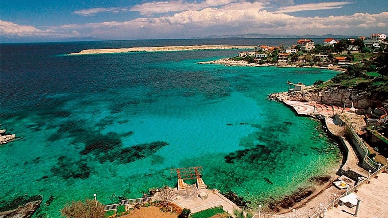 Akvaryum Plajı (Karaburun)