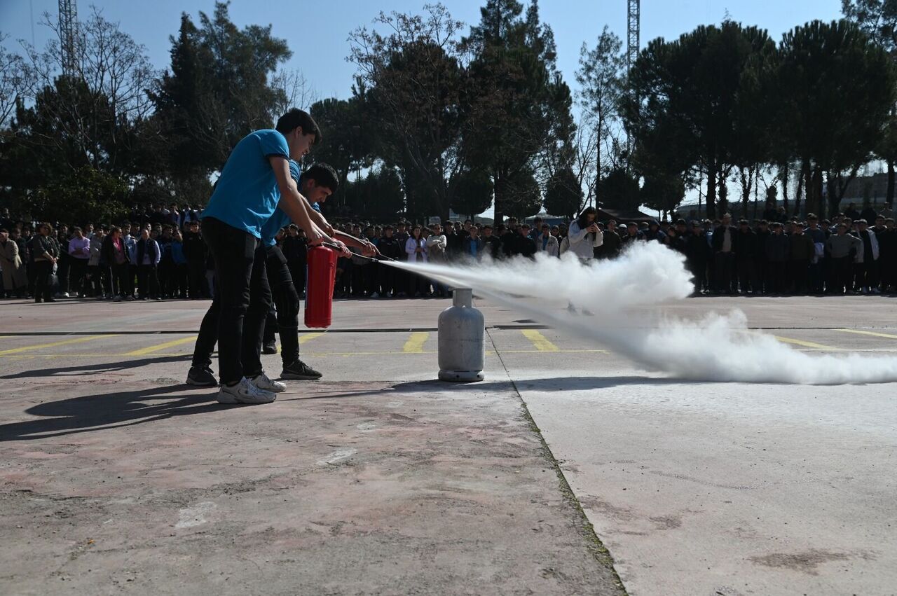 Büyükşehir Belediyesi’nden Öğrencilere Yönelik Deprem Tahliye Tatbikatı (5)