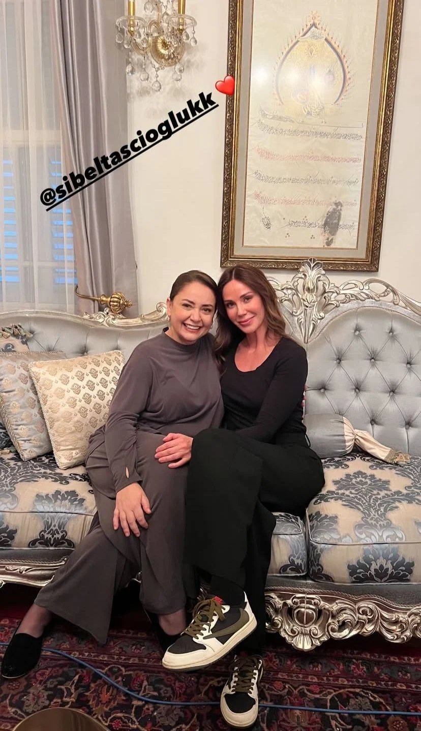 Demet Senerden Kizilcik Serbetinde Surpriz Bulusma