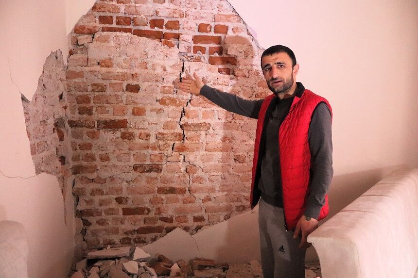 Konak Tüneli Evde Çatlak (2)