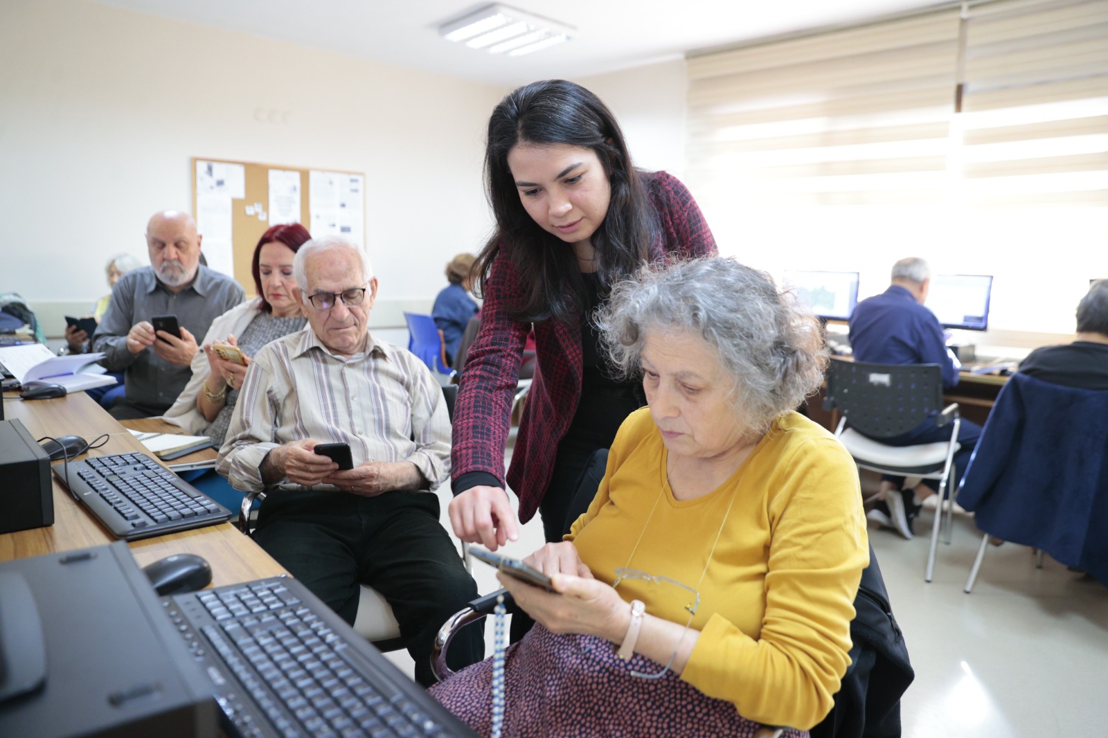 Konak’tan Ileri Yaştakilere Akıllı Telefon Kullanma Kursu (1)