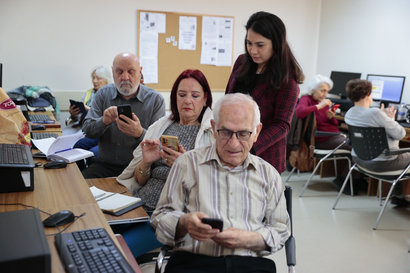 Konak’tan Ileri Yaştakilere Akıllı Telefon Kullanma Kursu (5)