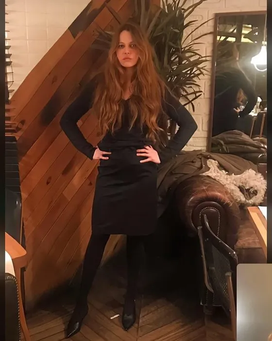 Naz Elmas (5)-1