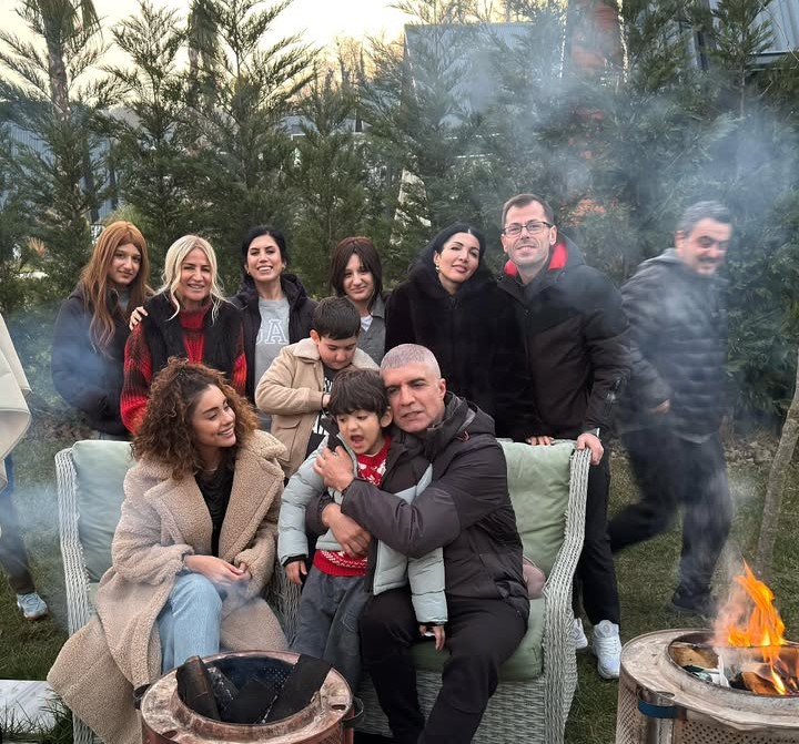 Son Zamanlarda Ailesiyle Kavga Eden Ozcan Deniz Den Fotografli Cevap 2 F K L R