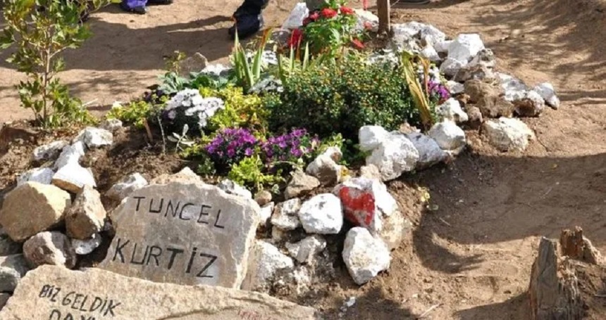 Tuncel Kurtiz Mezarı