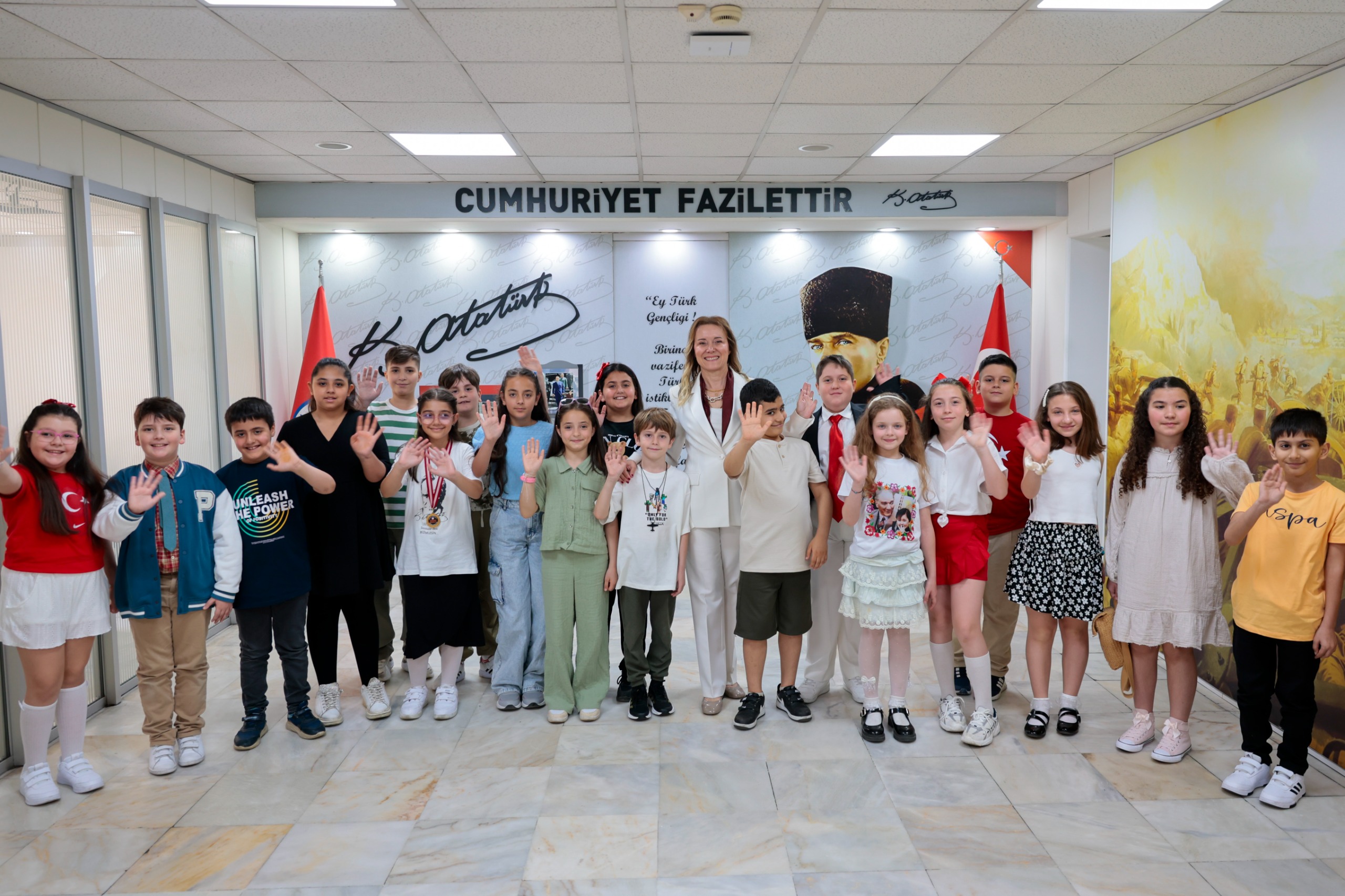 Başkan Mutlu Makam Koltuğunu Çocuklara Bıraktı (7)