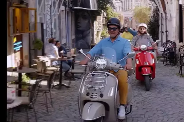 Beyazit Ozturk Cesmede Motosiklet Reklamiyla Ekranlara Damgasini Vurdu