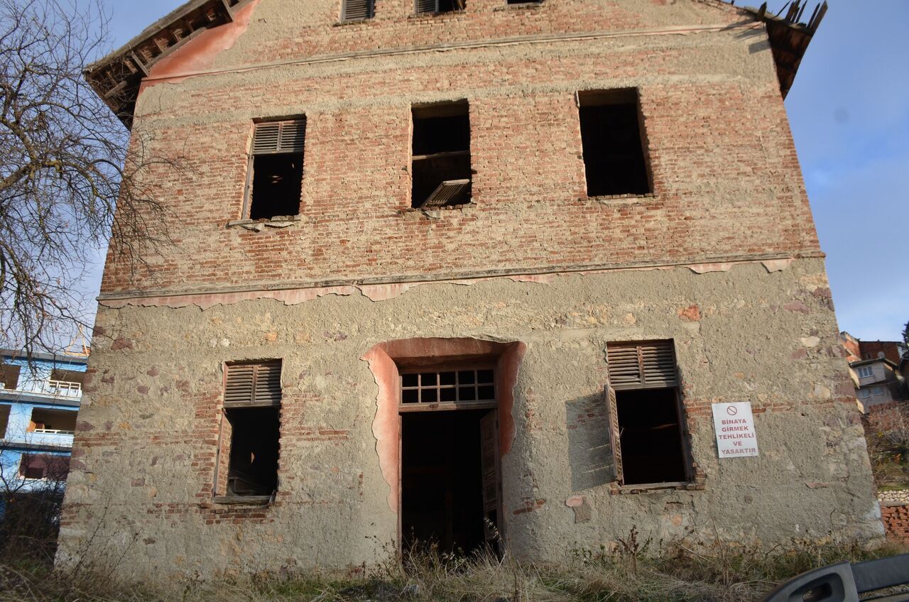 Ipek Böceği Fabrikası (1)