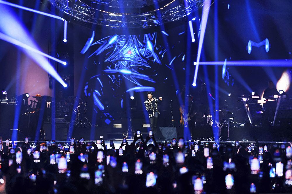 Tarkan Yeni Sarkilariyla Dusseldorf Taydi Mrsba
