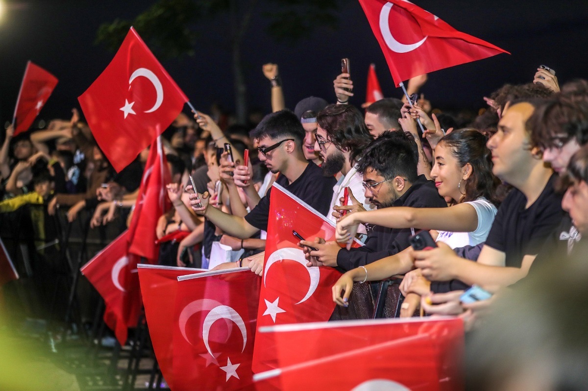 19 Mayıs Bayraklı (3)