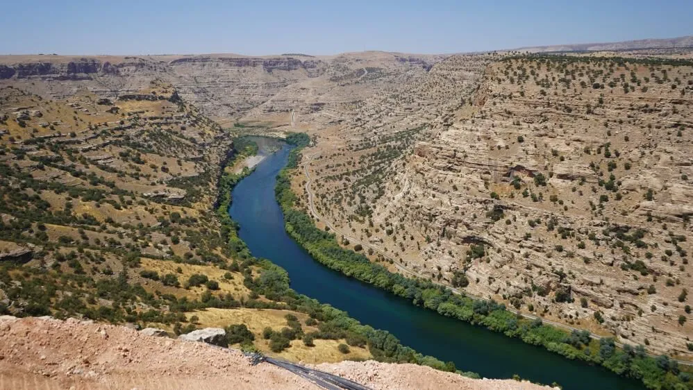 Cehennem Deresi Ve Dicle Nehrinin Dogal Guzelligine Cam Teras Projesi