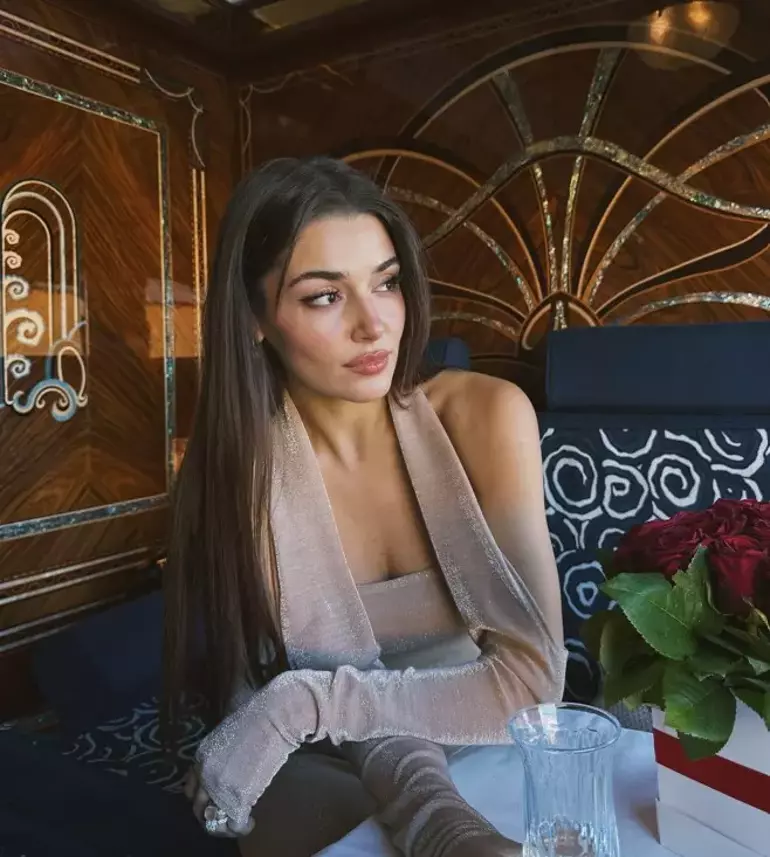 Hande Erçel (6)-2