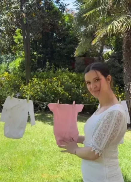 Irem Helvacioglu Bebeginin Cinsiyetini Belli Oldu 18596665 3050 M
