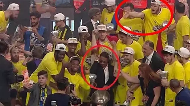 Nusret Bir Kez Daha Fenerbahce Nin Kupa Toreninde 18668708 8431 M