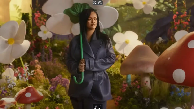 Rihanna (2)