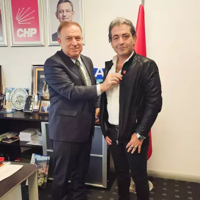 Unlu Sef Siyasete Atildi