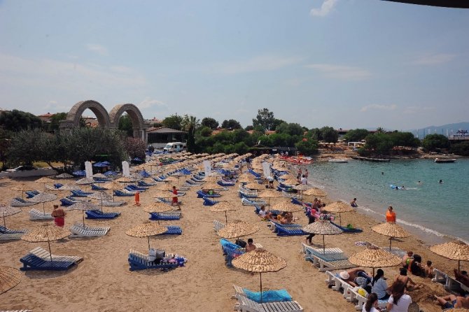 Seferihisar Belediyesine Ait 8 Halk Plajiyla Beraber Teos Marina Ve
