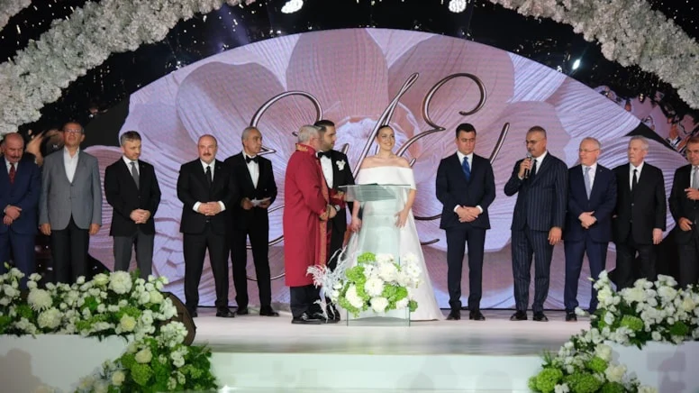 Yilin Dugunu Sinan Enginin Kizi Corumda Gorkemli Bir Dugunle Evlendi Unluler Akin Etti (5)