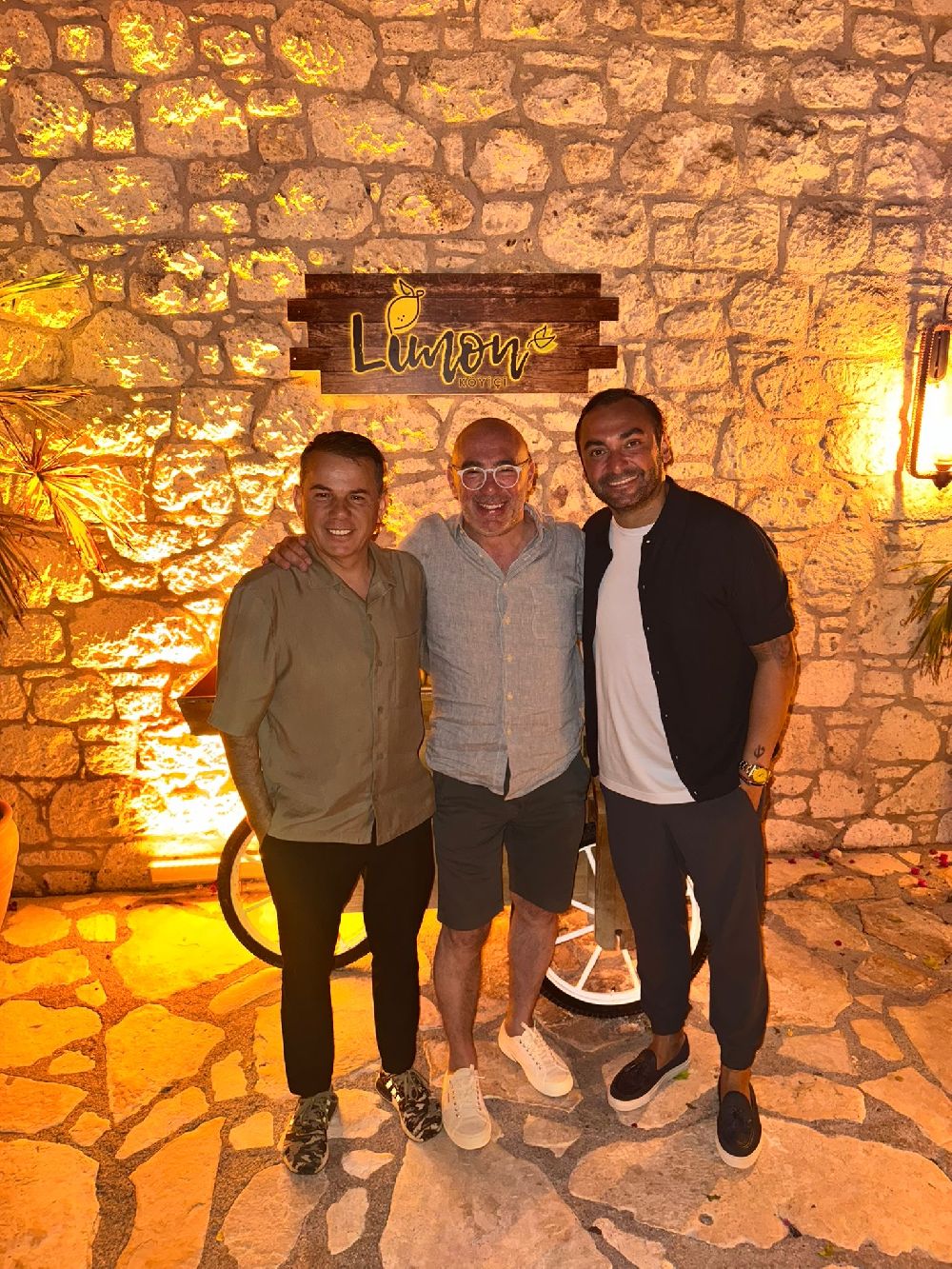 Alacati Da Gastronomi Ve Sohbet Dolu Gece L D X Es