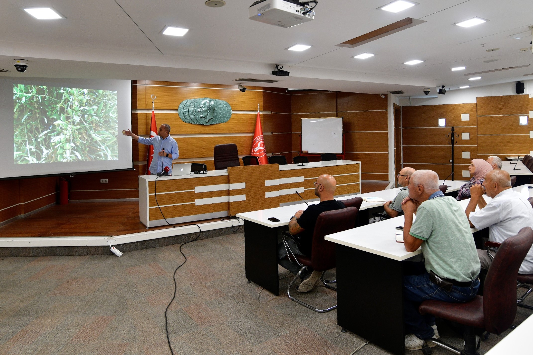 Bornovada Zeytin Yetistiriciliginde Egitim Donemi Basladi (3)