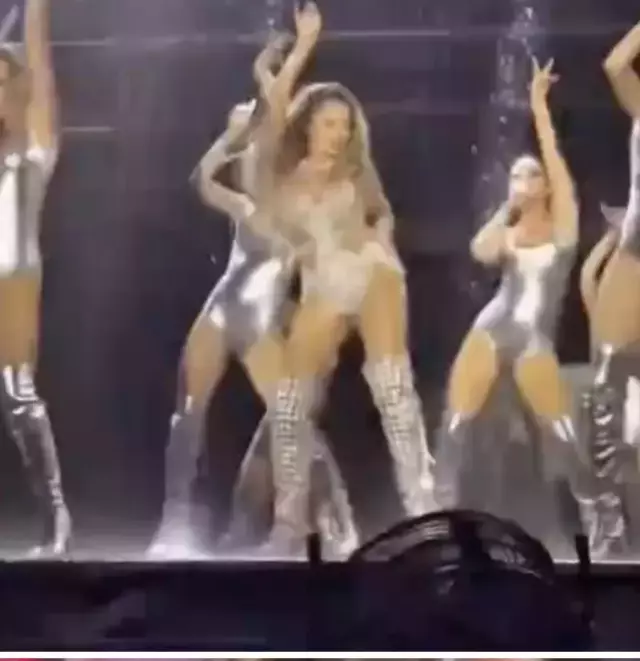 Hadise Harbiye Yi Salladi Yatakta Dans Sahnede 18837572 2955 M