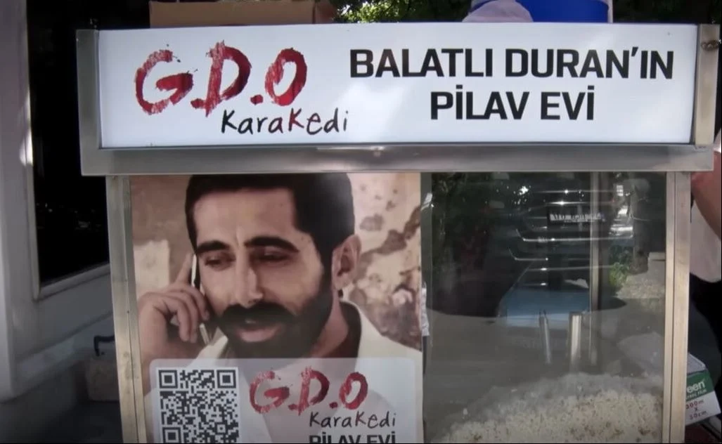 Kolpacinonun Yildizi Pilav Satmaya Basladi