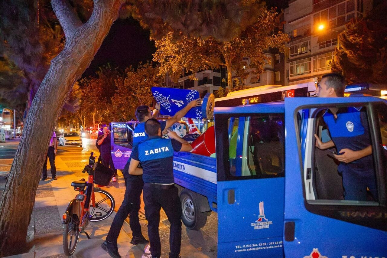 Karsiyakada Denetimler Suruyor Kaldirimi Isgal Edenlere Mudahale (2)
