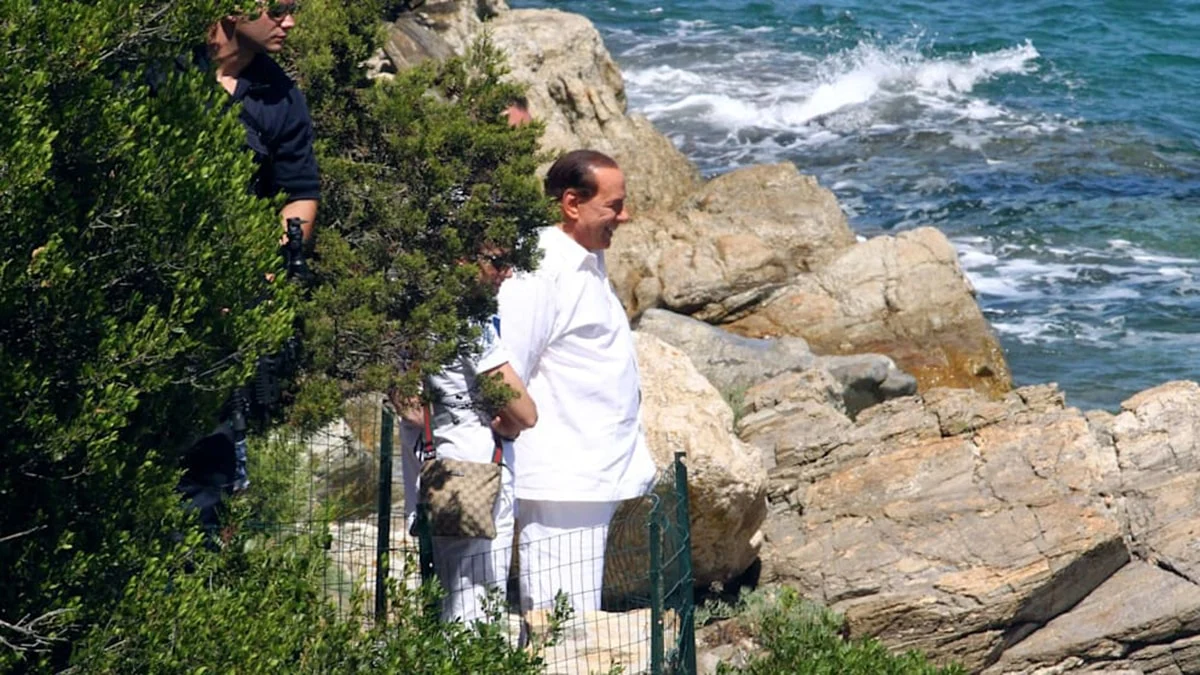 Berlusconivilla3Jpg Z S M M3Rb3 Akanv X8 C I Jbp Xw
