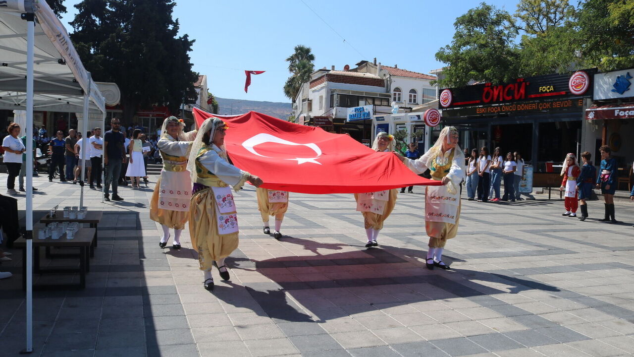 Focanin Kurtulus Gununde Ataturk Aniti Onunde Duygusal Toren (1)