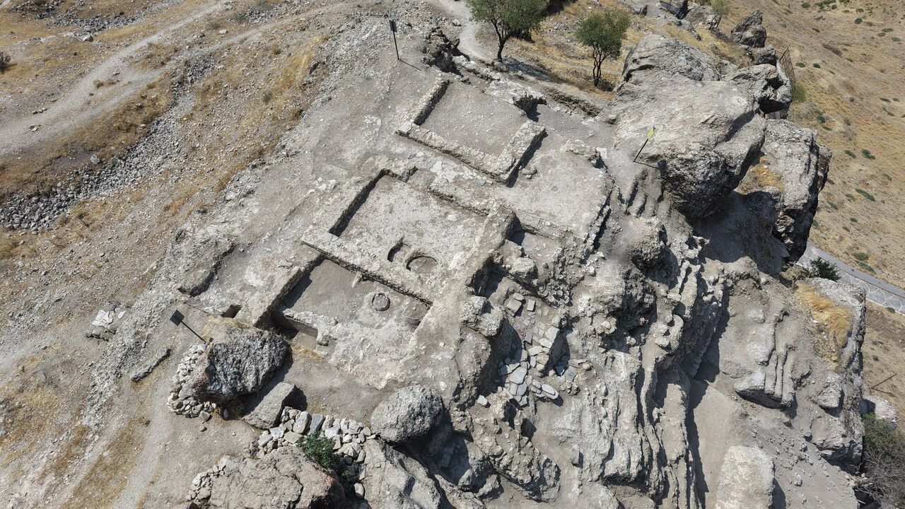 Palu Kalesinde Osmanli Bizans Ve Urartu Izleri Bulundu (2)