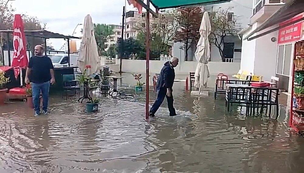 Dere Tasti Yollar Gole Dondu Izmirde Saganak Yagis Etkisini Gosterdi Izmirde Ilce Ilce Son Du 4