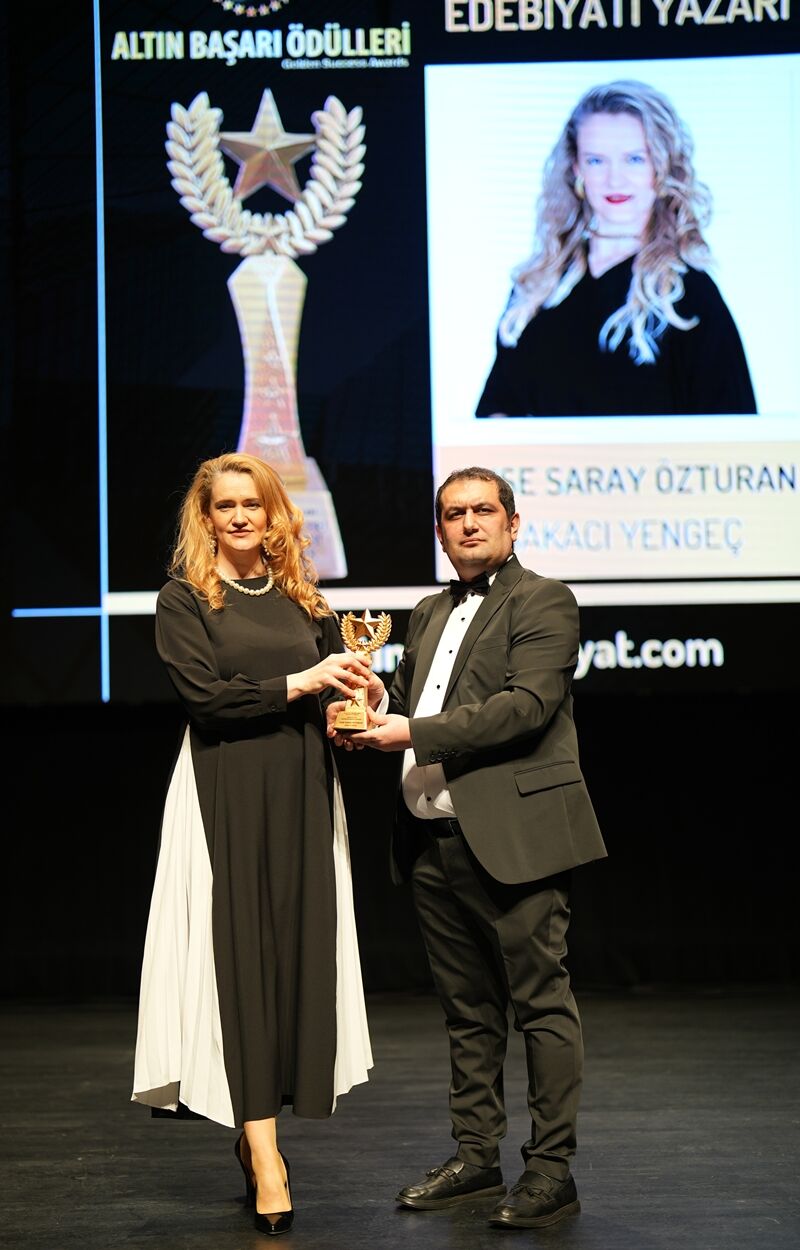 20 Ayşe Saray Özturan
