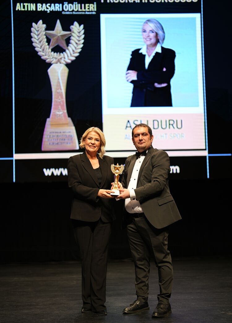 32 Aslı Duru