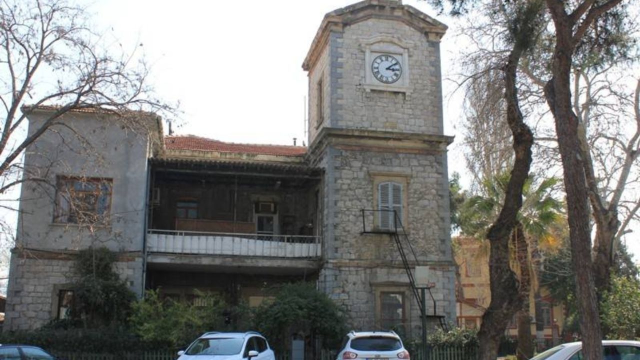 Alsancak Saat Kulesi
