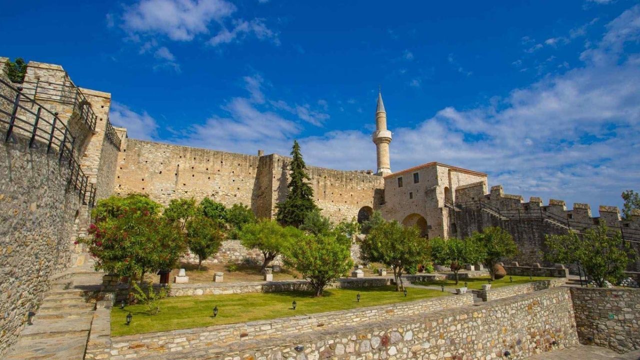 Çeşme Kalesi1