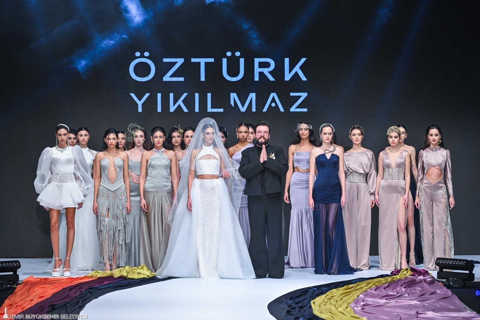 Gelinlik Tasarım Yarışması Birincisi Kendi Defilesiyle İzmir'de Podyuma Çıktı (2)