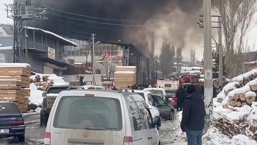 Sanayi Sitesinde Korkutan Olay Fabrikada Peş Peşe Patlama (2)