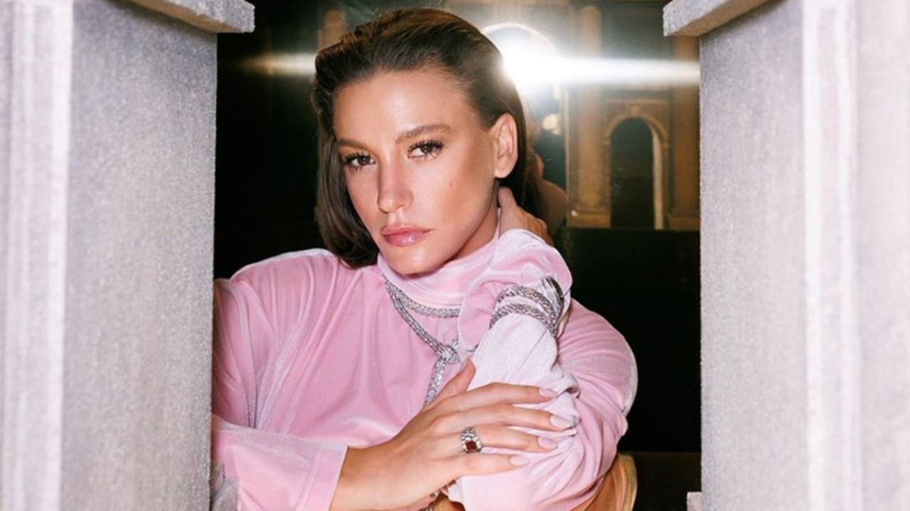 Serenay Sarıkaya (22)