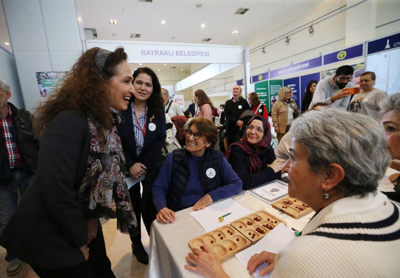 Başkan Yıldız Ünsal Fuar Alanında Vatandaşlarla Buluştu (1)