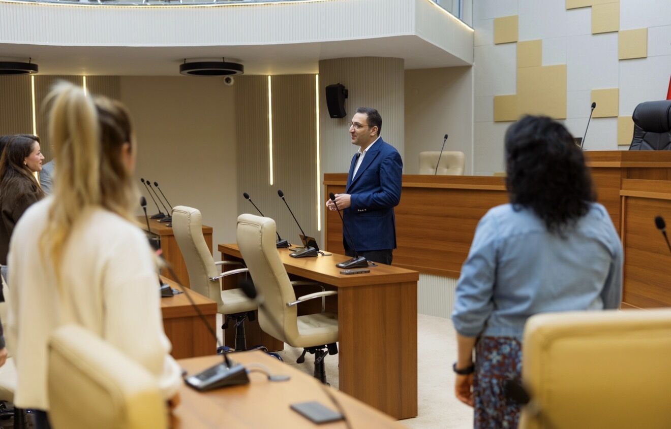 Balçova'da Yeni Evlenen Çiftlere Müjde Alışveriş Kartı Desteği Başvuruları Sürüyor (3)