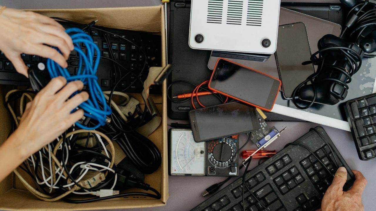 Bayraklı'da Elektronik Atıklar Ekonomiye Yeniden Kazandırılıyor Toplama Noktaları Belirlendi (1)