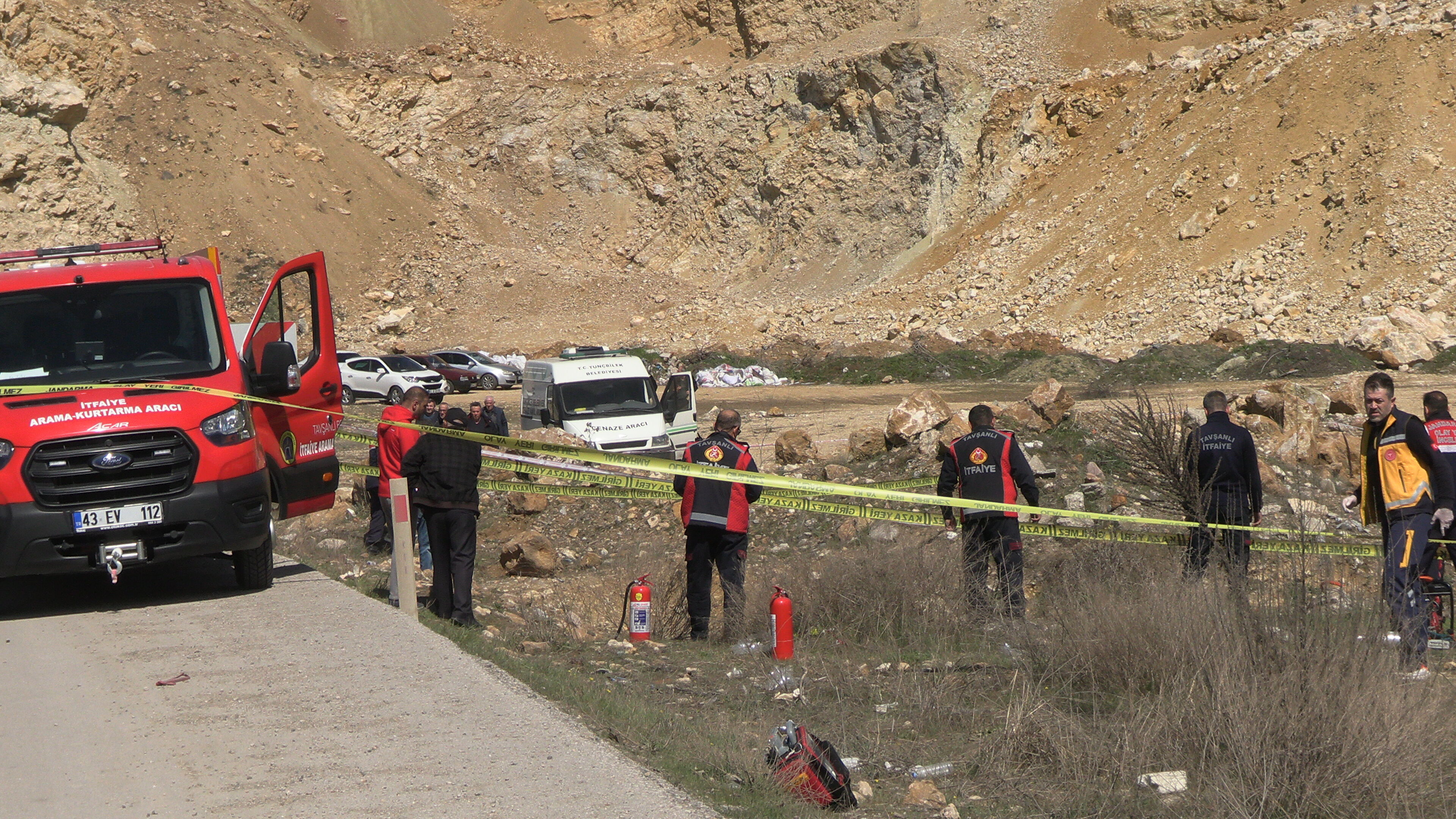 Direksiyon Hakimiyetini Kaybetti, Şarampole Devrildi 2 Ölü (2)