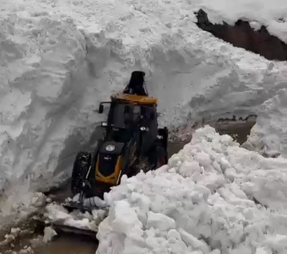 Köy Yollarında Çığ Ve Heyelan Alarmı Bu Yollar Ulaşıma Kapandı (2)
