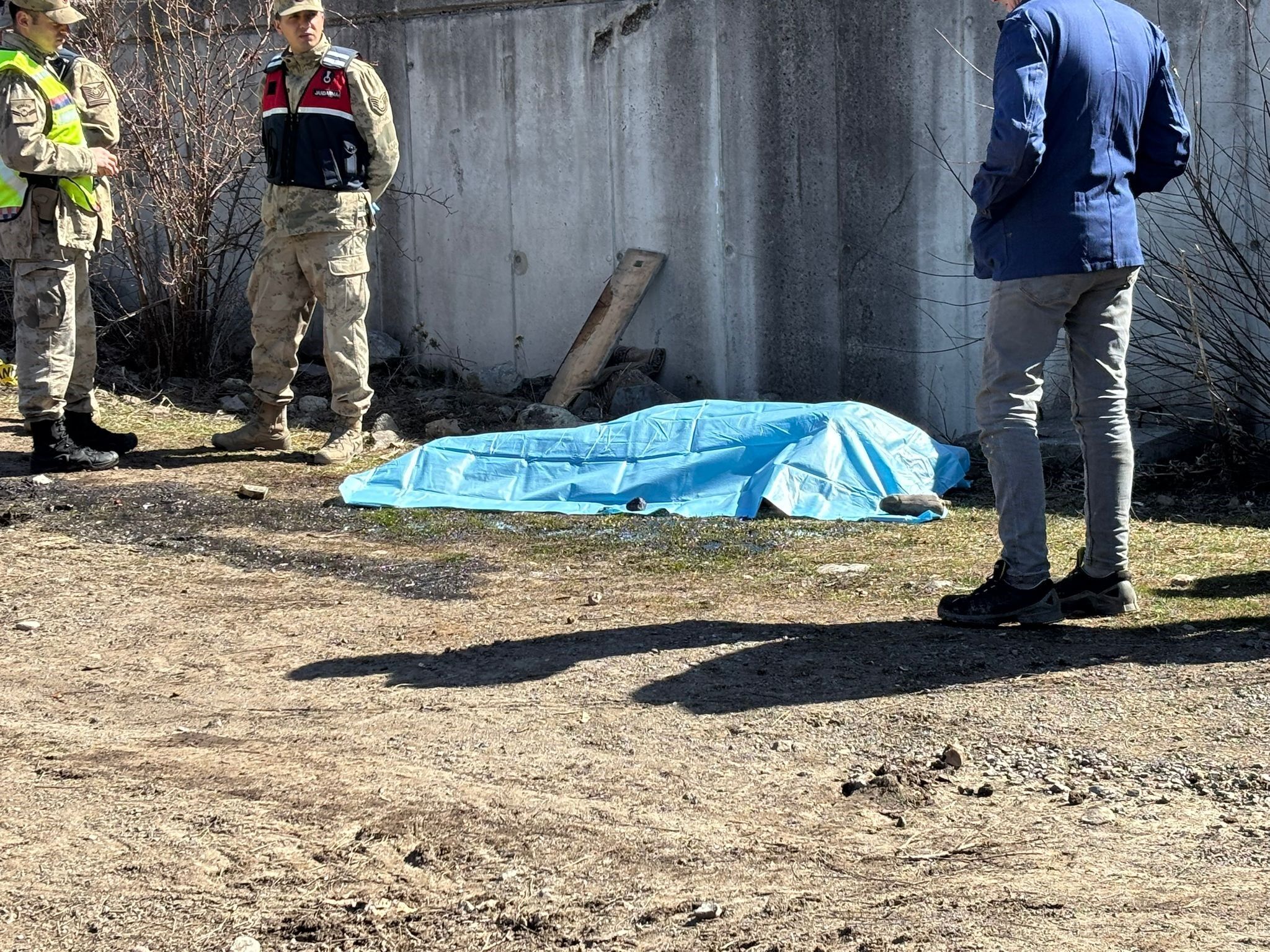 Köy Yolunda Korkunç Kaza! Devrilen Traktörün Altında Kaldı (2)