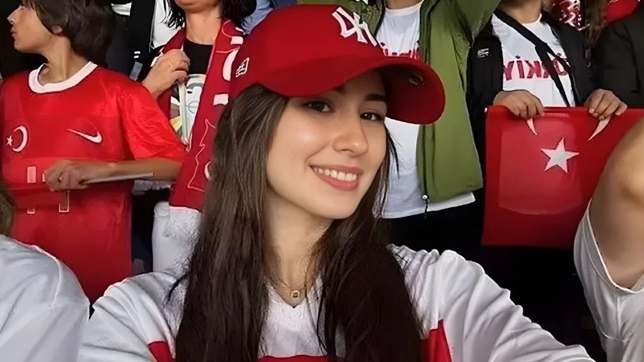 Milli Maçta Aşk Dolu Anlar! Duru Nayman Kimdir Kaç Yaşında Instagram Hesabı Var Mı (1)