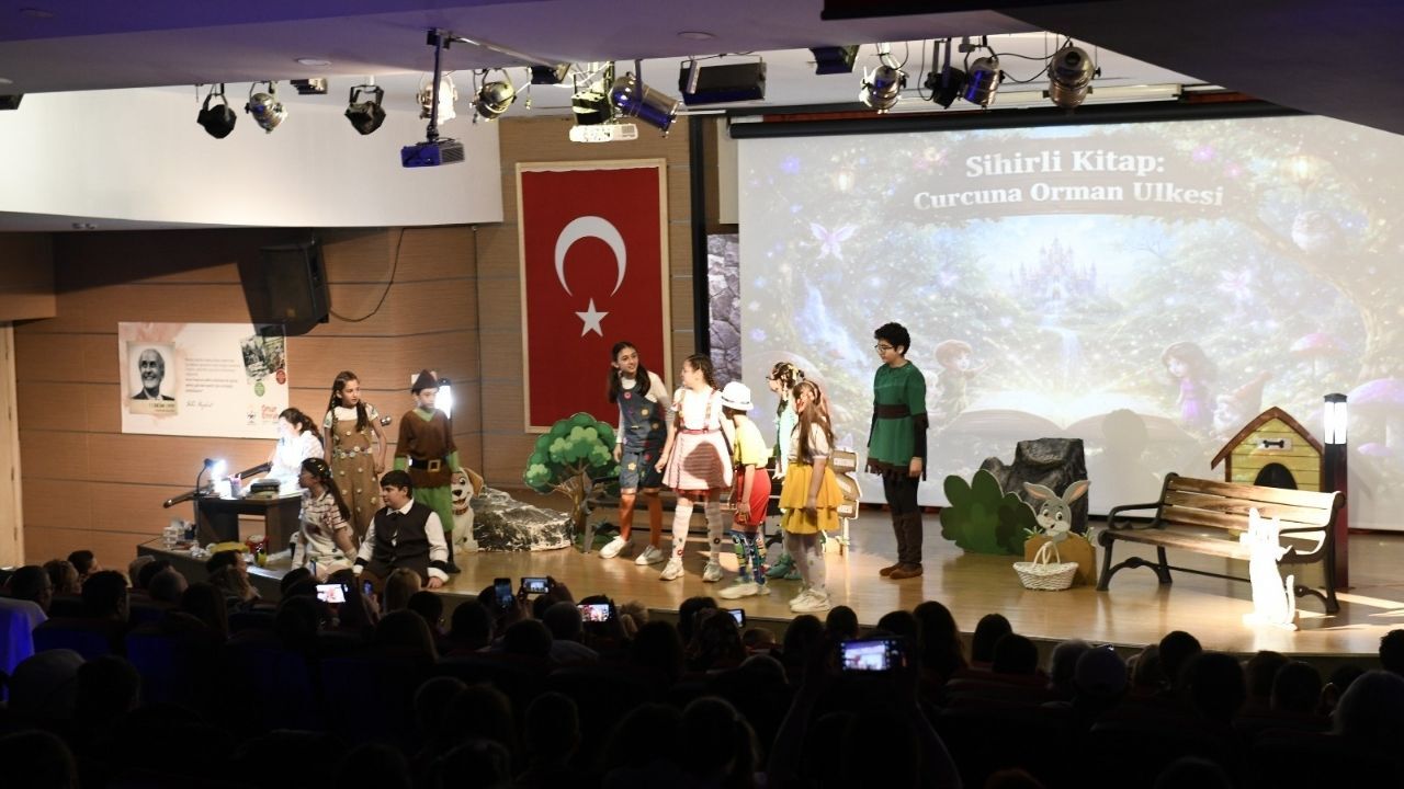 Tiyatroseverler Çiğli’de Buluştu Tiyatro Haftası Tamamlandı (2)